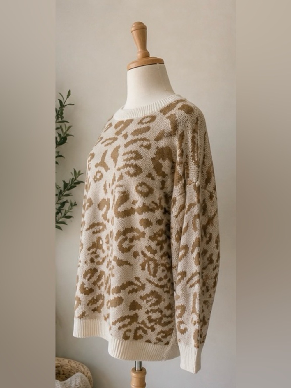 Vestidos Cheetah Print Sweater. Size L - Picture 2 of 5